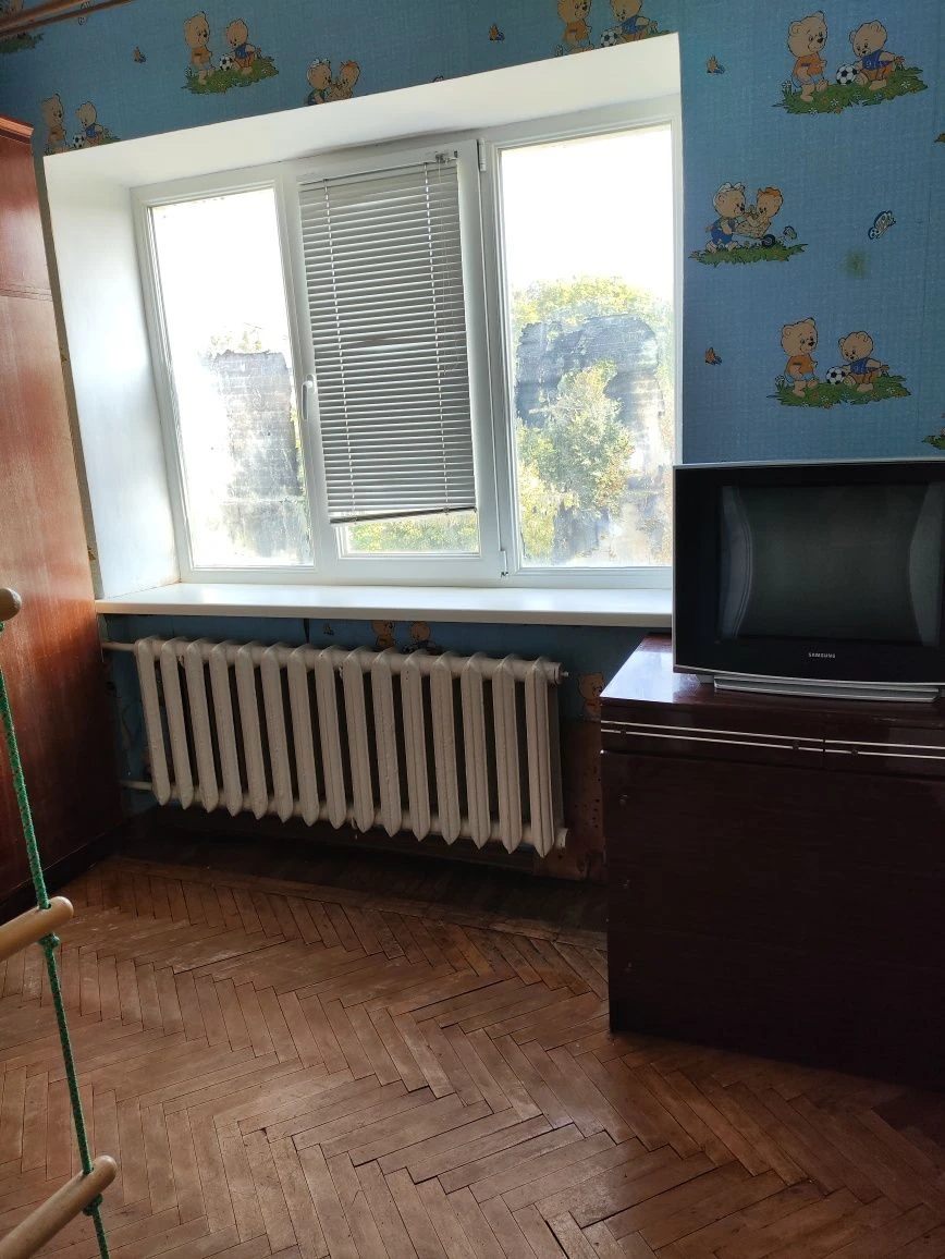 Продам 2 кімн. кв. ХТЗ проспект Александровський, 77 поверх 5/5 (навпроти 25 лікарня).
