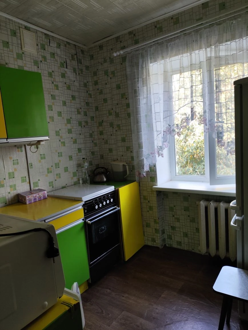 Продам 2 кімн. кв. ХТЗ проспект Александровський, 77 поверх 5/5 (навпроти 25 лікарня).