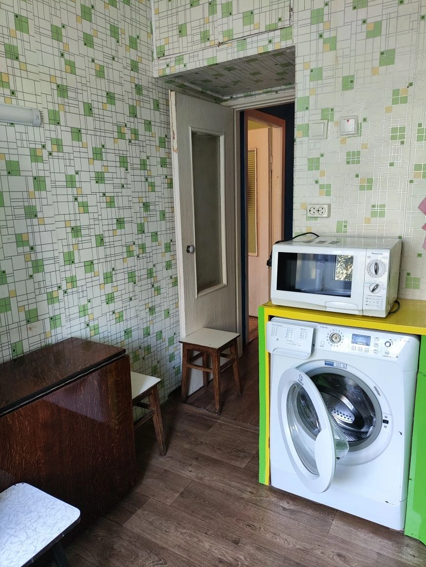 Продам 2 кімн. кв. ХТЗ проспект Александровський, 77 поверх 5/5 (навпроти 25 лікарня).