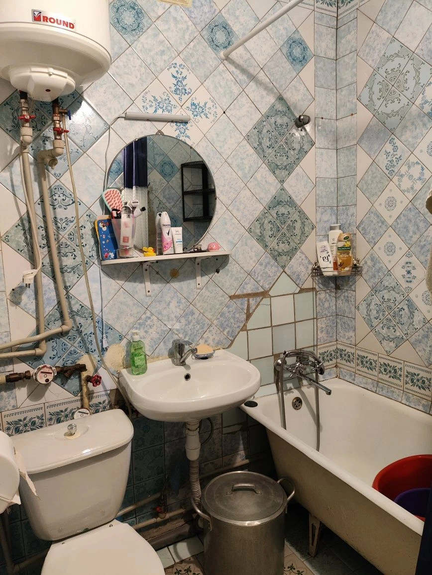 Продам 2 кімн. кв. ХТЗ проспект Александровський, 77 поверх 5/5 (навпроти 25 лікарня).