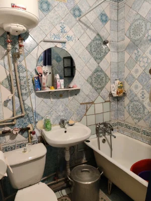 Продам 2 кімн. кв. ХТЗ проспект Александровський, 77 поверх 5/5 (навпроти 25 лікарня).