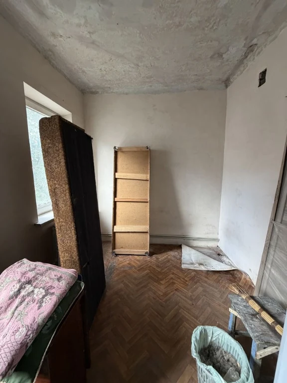 For sale one-room apartment in the area of the South Railway Station, Central