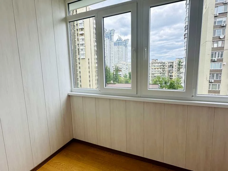 Apartment. Kyiv, Pavlo Tychyna Avenue