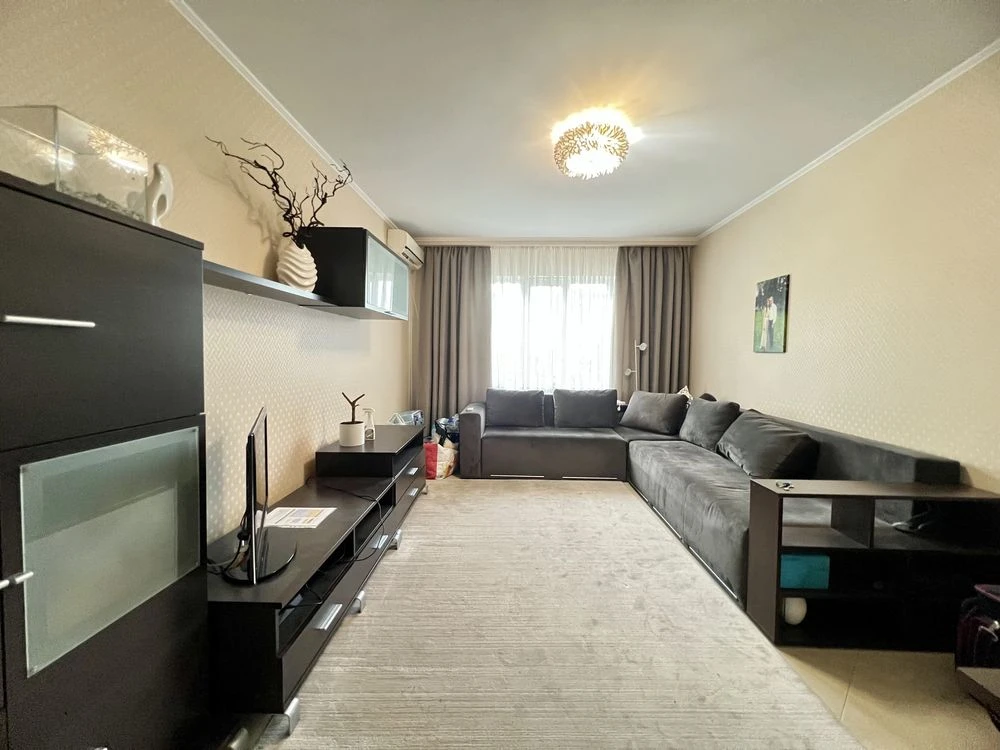 3-room apartment, Trostyanetska
