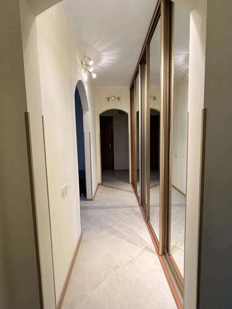 3-room apartment, Trostyanetska
