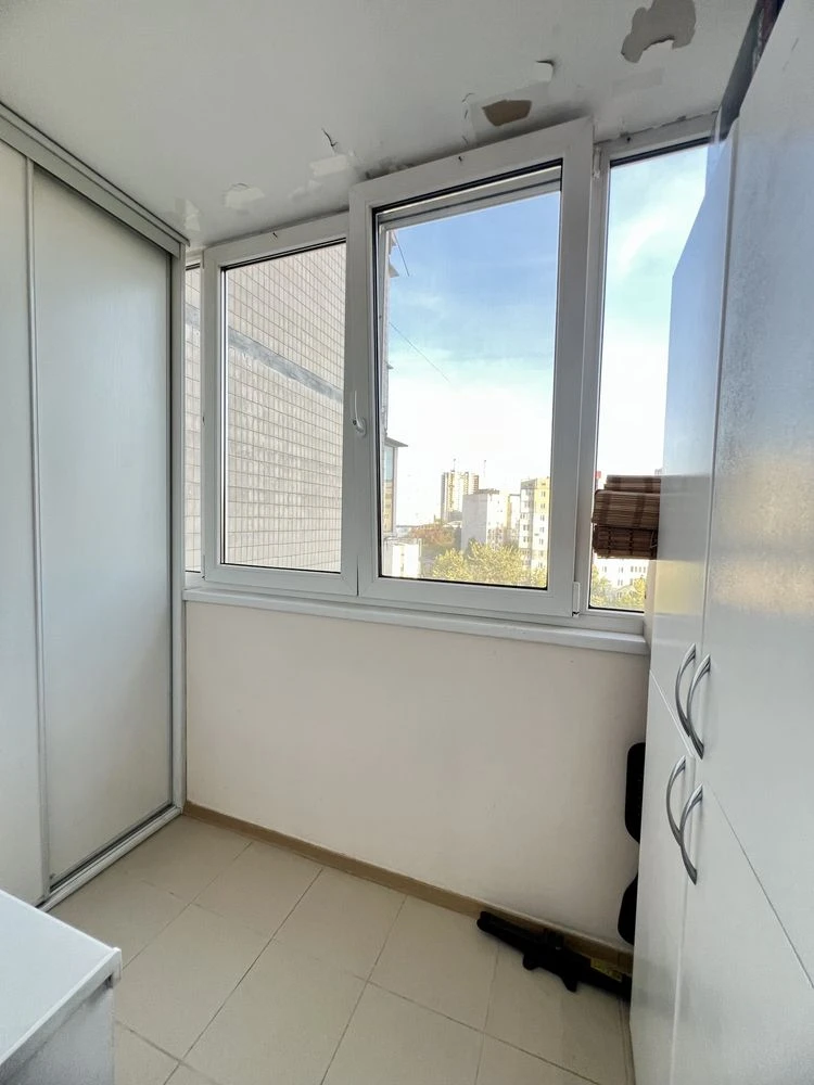 3-room apartment, Trostyanetska