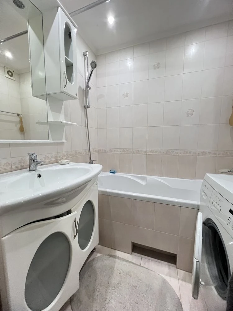3-room apartment, Trostyanetska