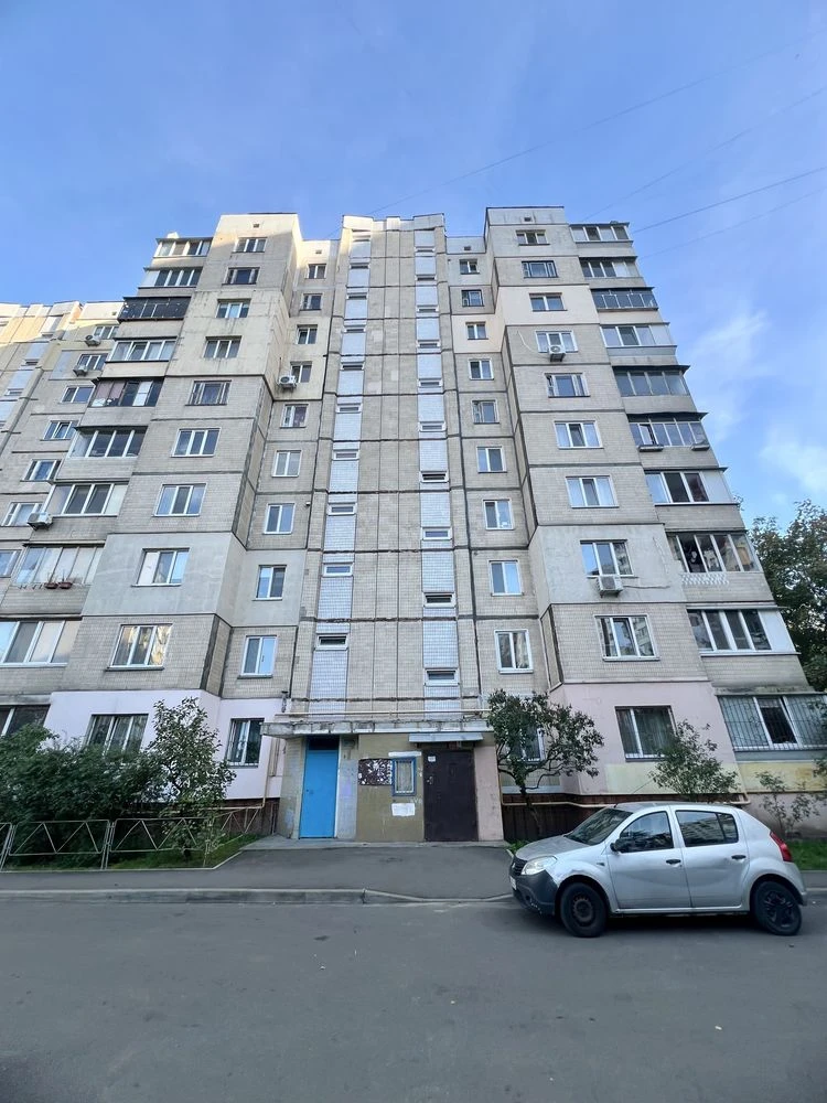 3-room apartment, Trostyanetska