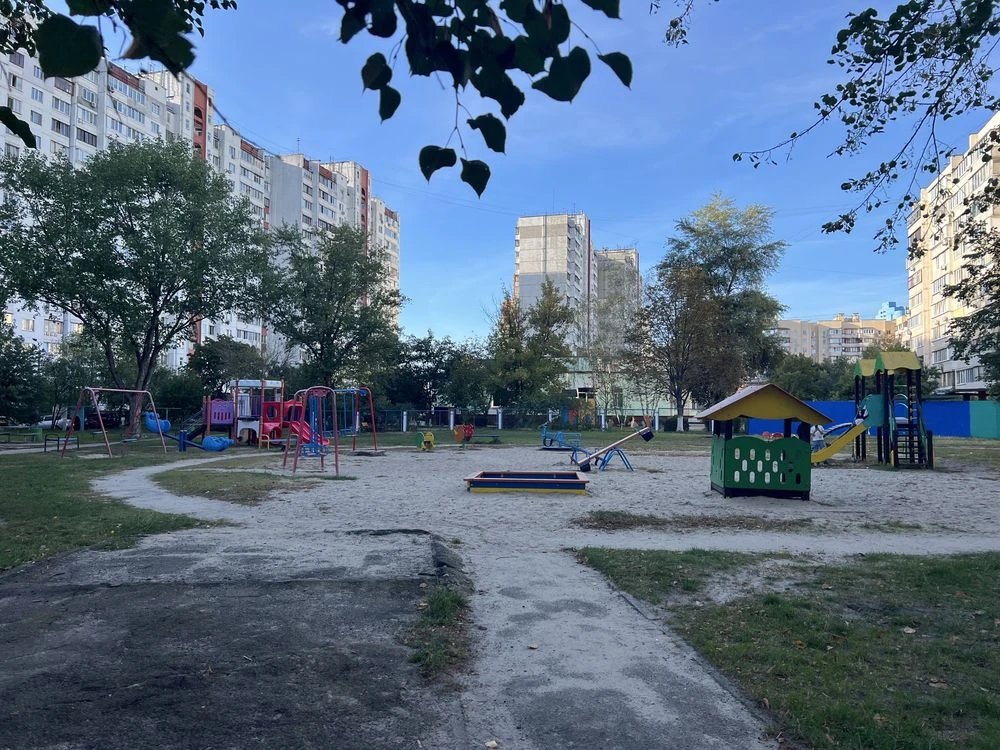 3-room apartment, Trostyanetska