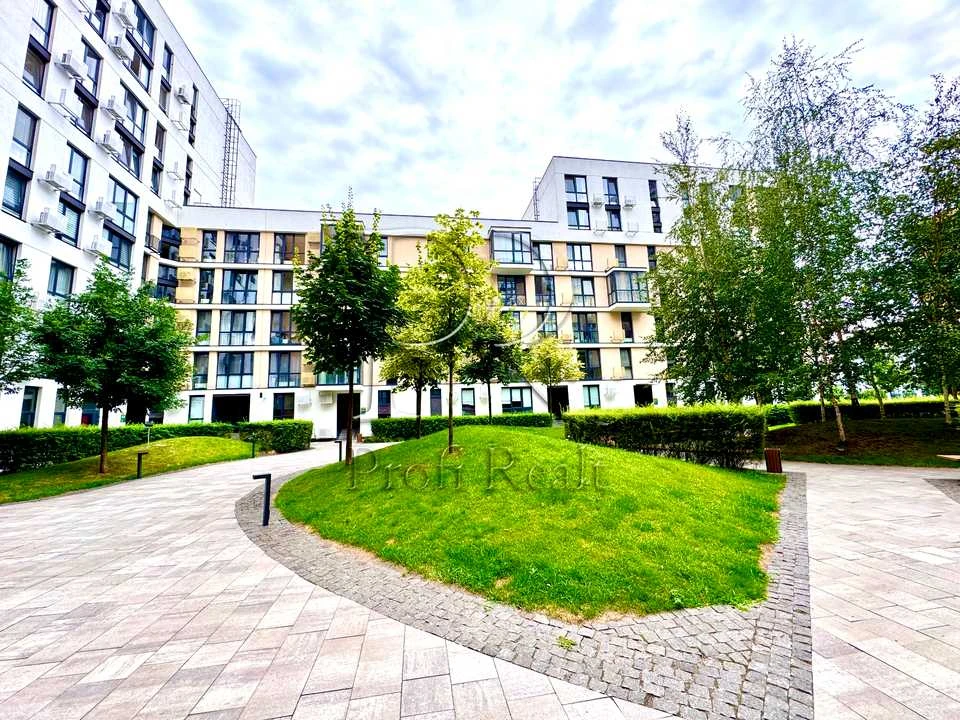 3-room apartment. Kyiv, Salutna St.