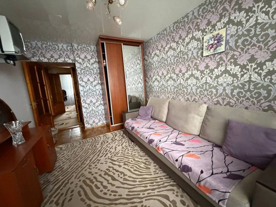 Простора 3к в цеглі з ремонтом, мінімальне оформлення 42316