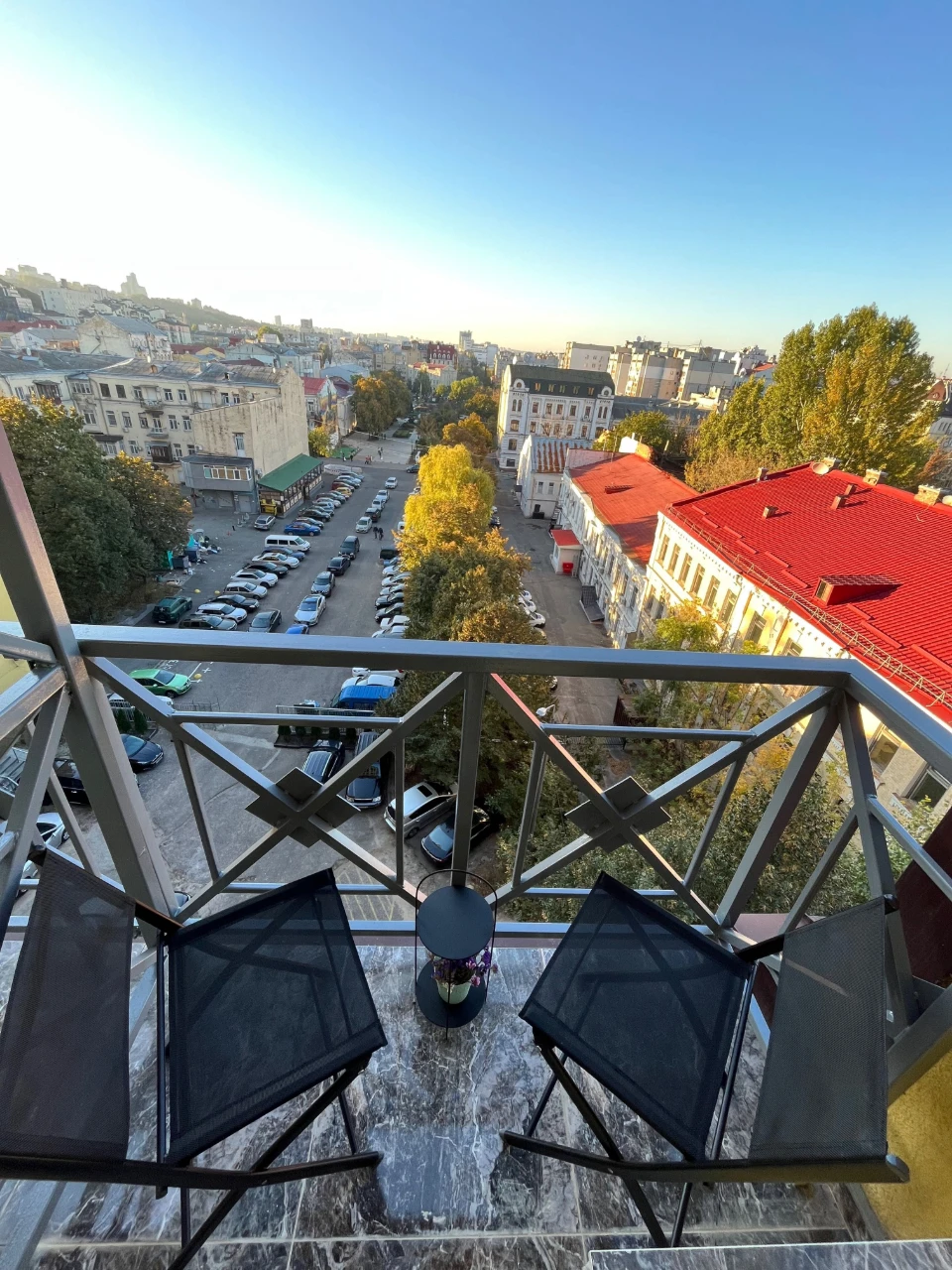 1 кім біля метро у центрі Подолу