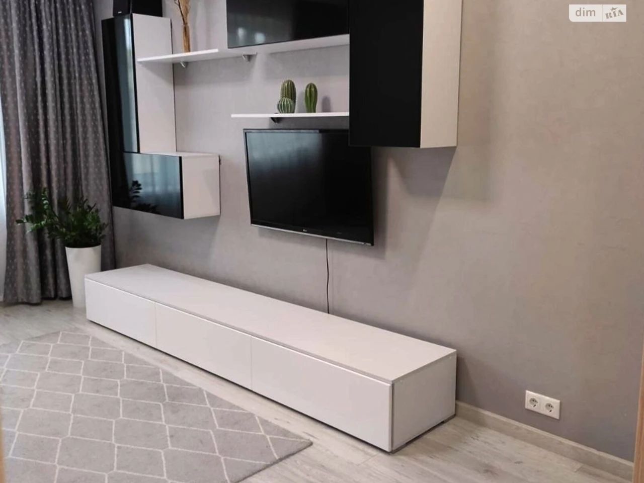 Long-Term Rental Apartment, Rynok Square