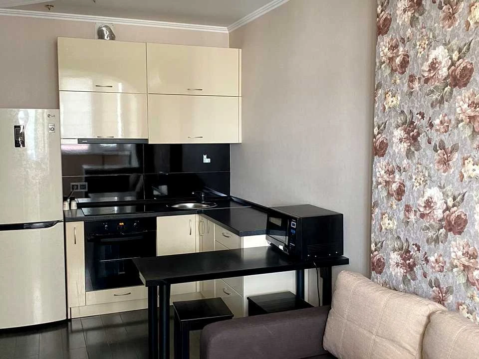One-room apartment. Street: Petra Kalnischevs'kyi.