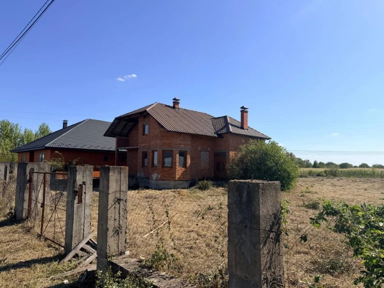 Продам будинок 175 м2/ Ділянка 24 сотих/ Газ/ Вода/ Світло