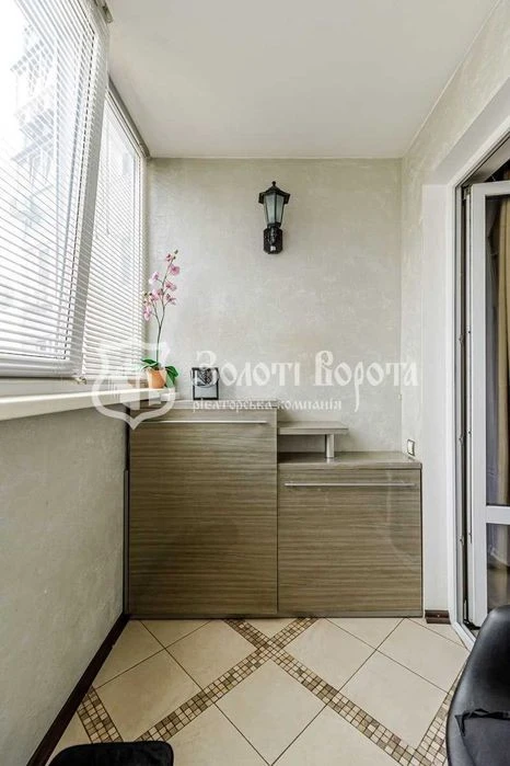 Apartment, 3 rooms. Renovation. European Union, 19a, Mostytskyi m.
