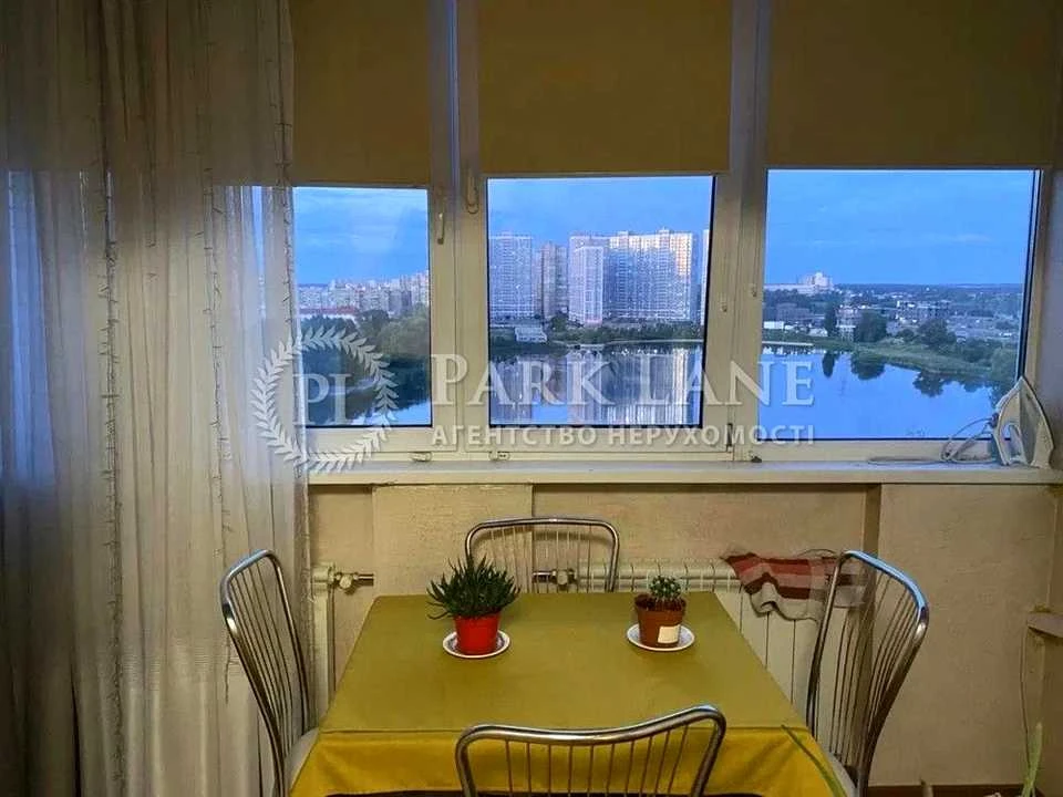 Квартира. Київ, Драгоманова вул.