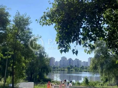 Квартира. Київ, Драгоманова вул.