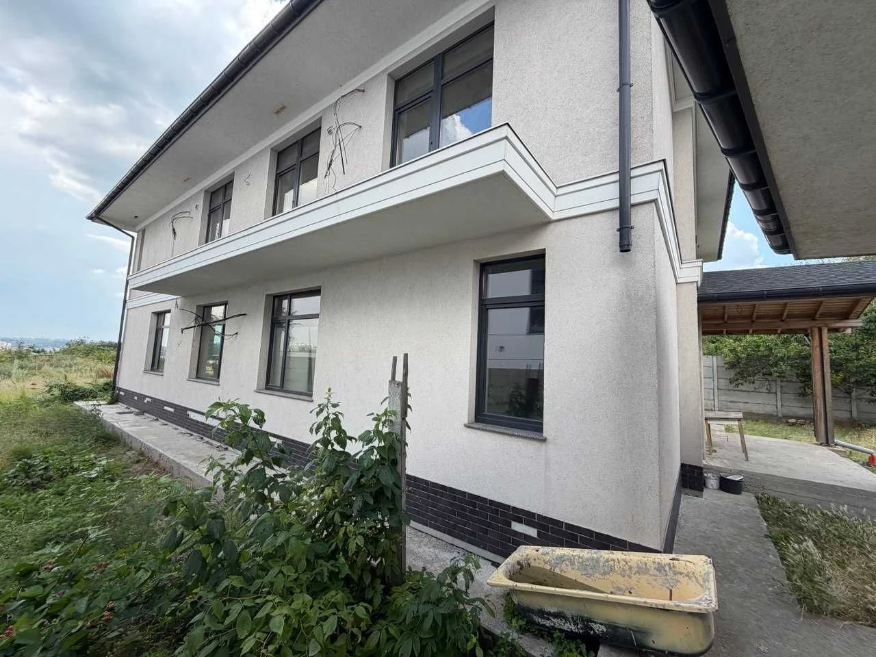 For sale spacious two-story house 380 square meters