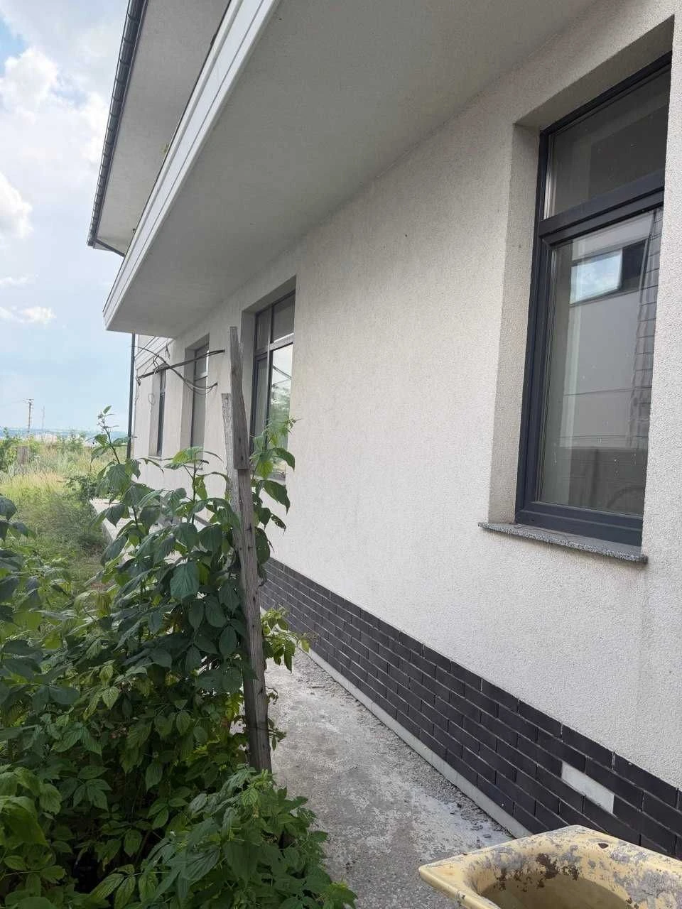 For sale spacious two-story house 380 square meters