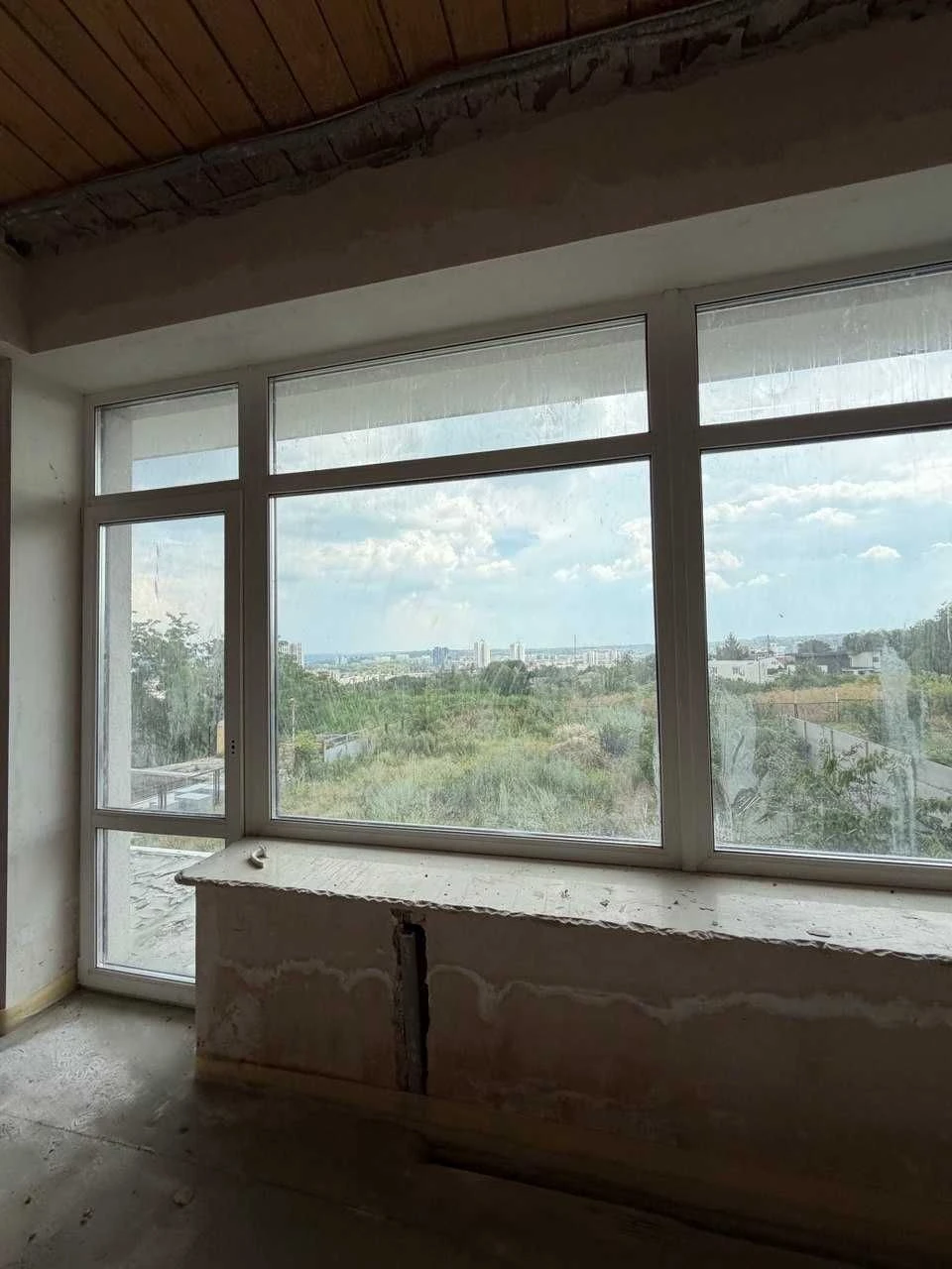 For sale spacious two-story house 380 square meters