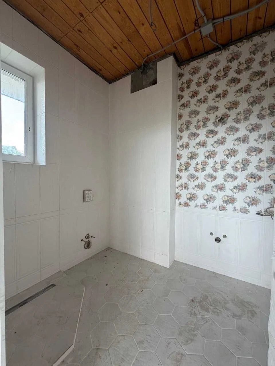 For sale spacious two-story house 380 square meters