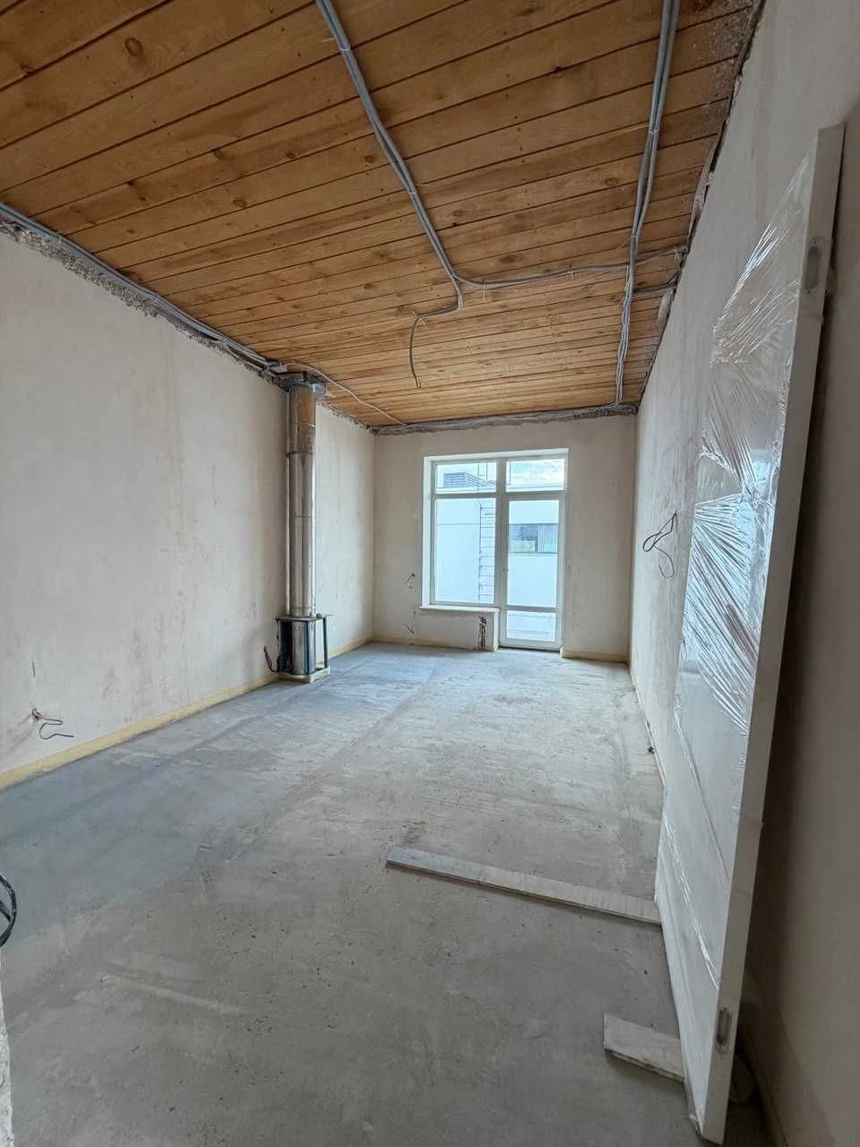 For sale spacious two-story house 380 square meters