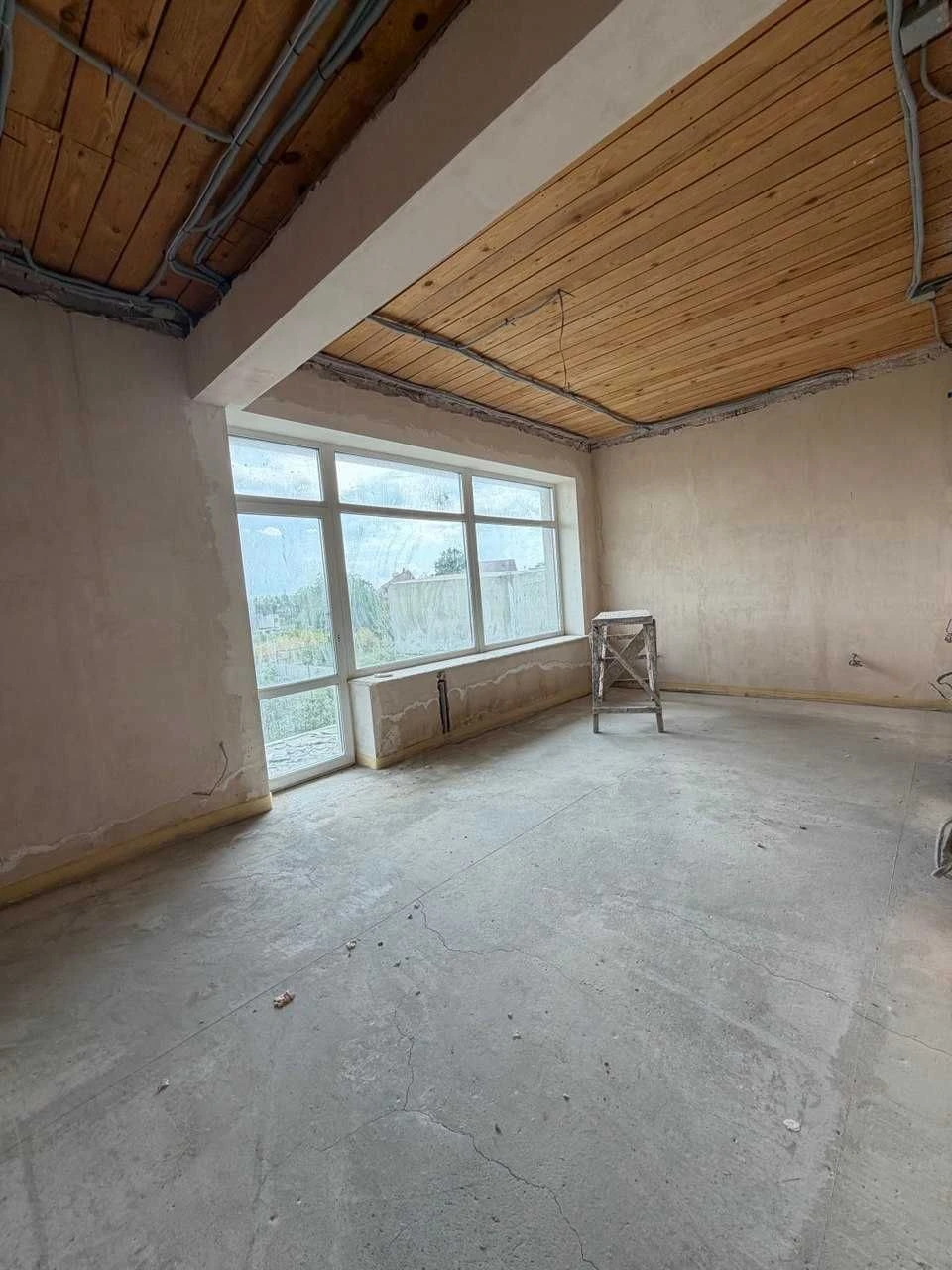 For sale spacious two-story house 380 square meters