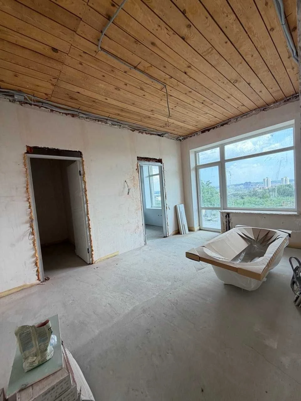 For sale spacious two-story house 380 square meters