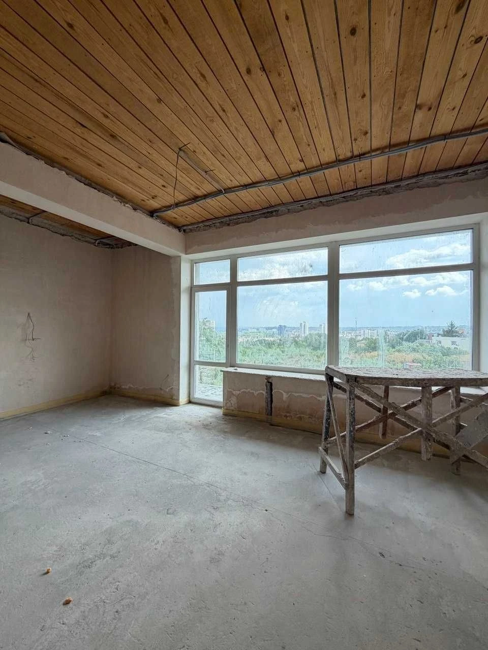 For sale spacious two-story house 380 square meters