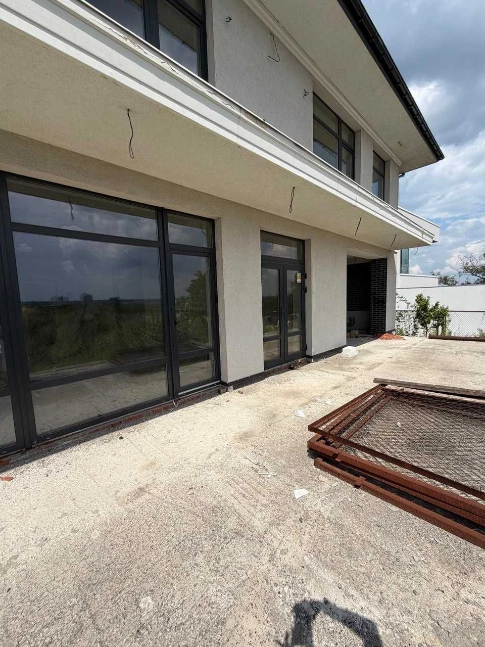 For sale spacious two-story house 380 square meters