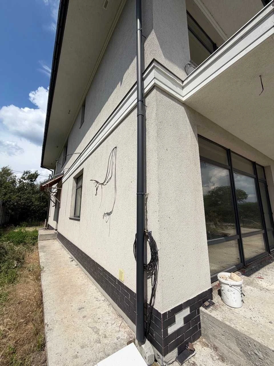 For sale spacious two-story house 380 square meters
