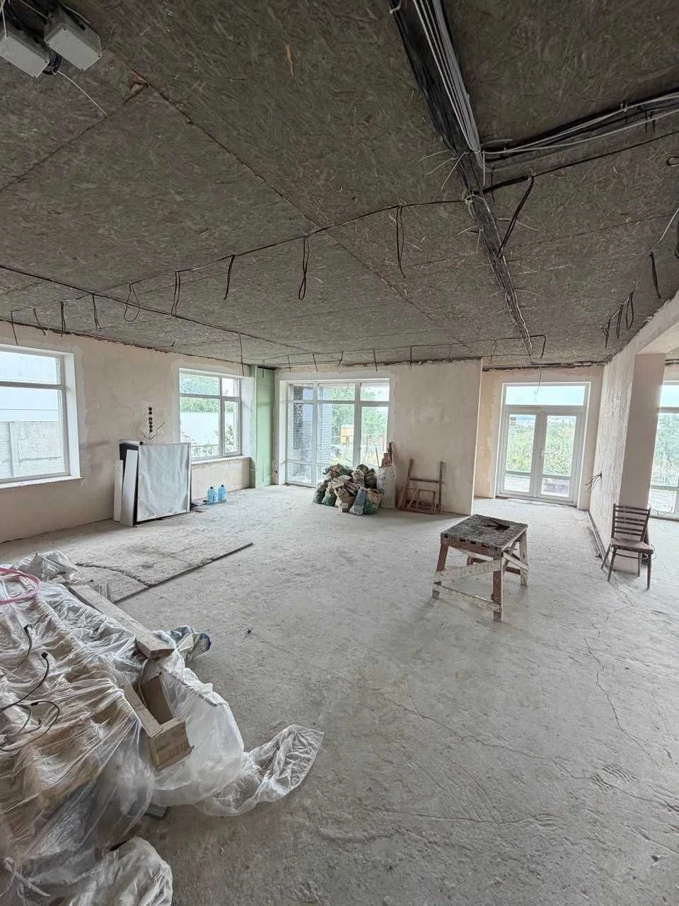For sale spacious two-story house 380 square meters