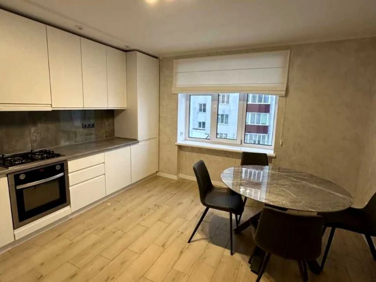 Apartment. Hmelnitski, Myru Avenue