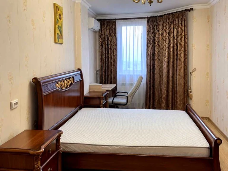 3-room apartment. Vasyl Mykhailymycna Street, Kyiv