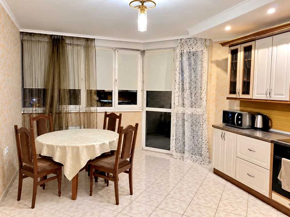 3-room apartment. Vasyl Mykhailymycna Street, Kyiv