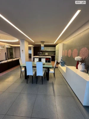 Long-Term Rental Apartment Park L. Hloba