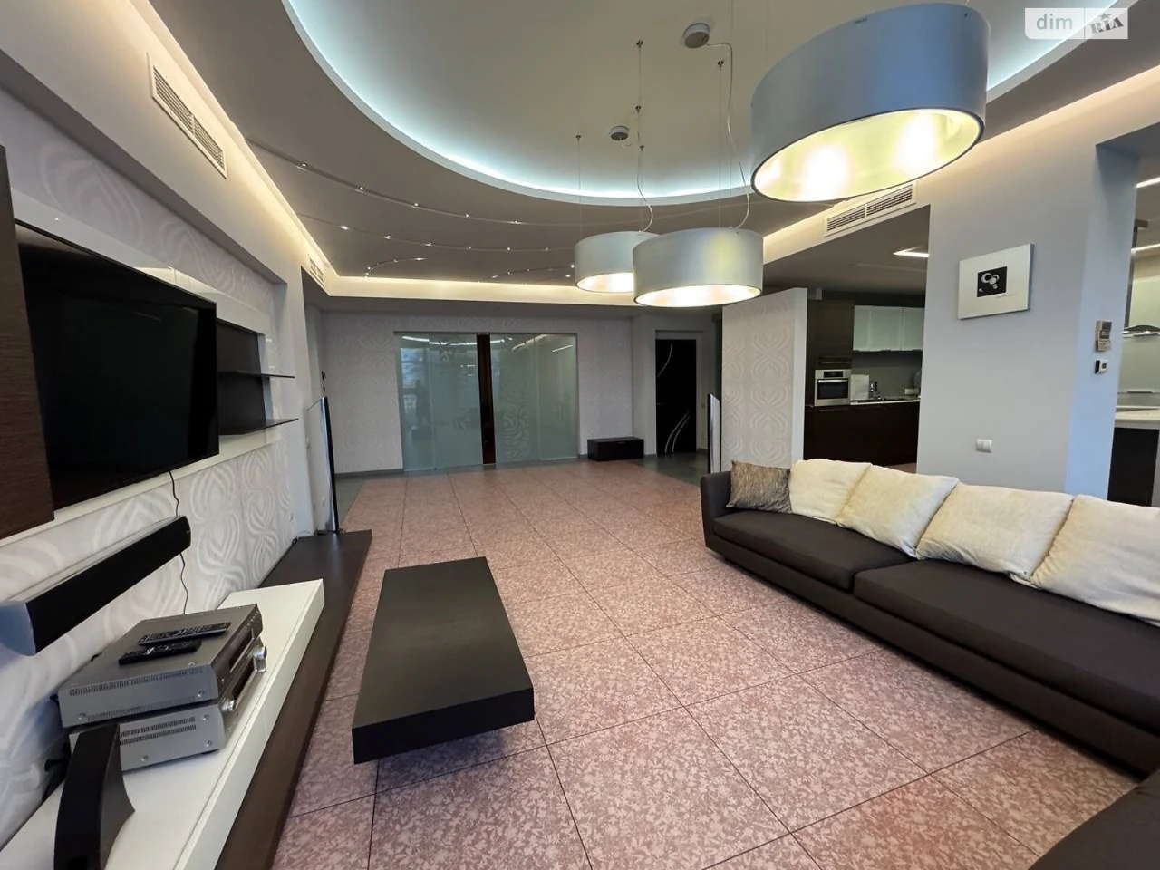 Long-Term Rental Apartment Park L. Hloba