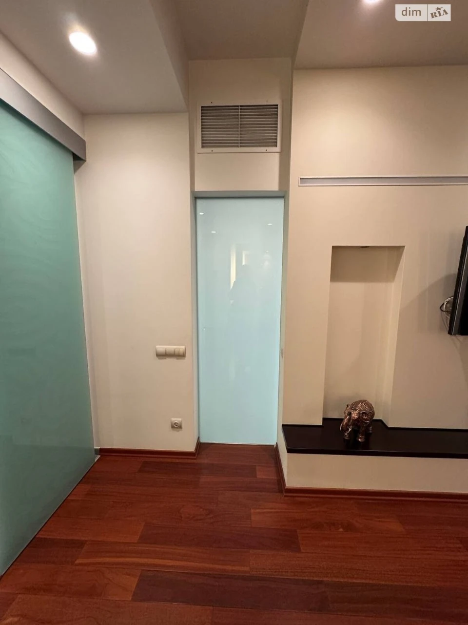 Long-Term Rental Apartment Park L. Hloba