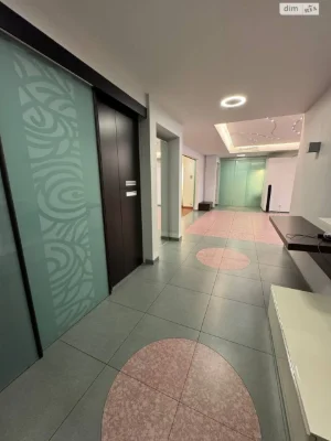 Long-Term Rental Apartment Park L. Hloba