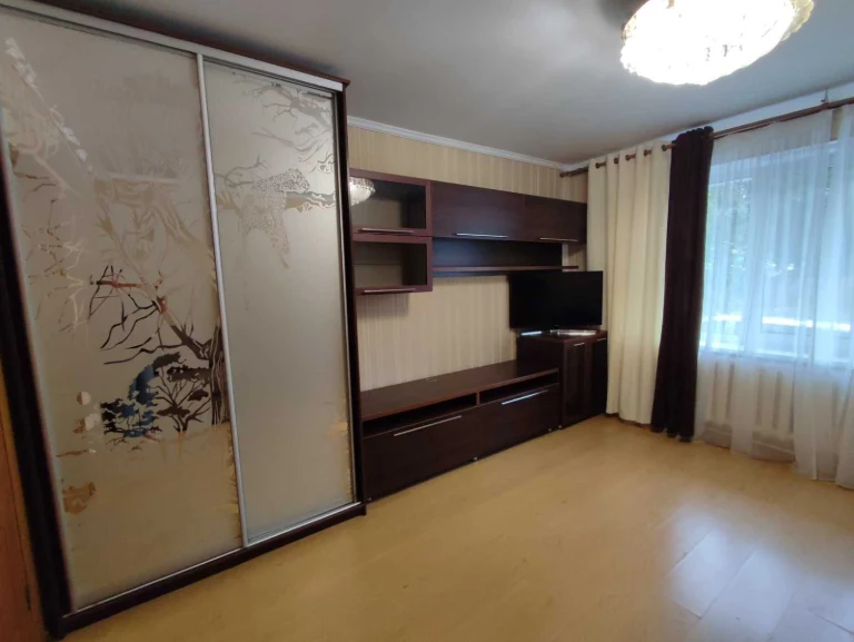 Продам 3-х кімнатну квартиру з ремонтом і мебелью
