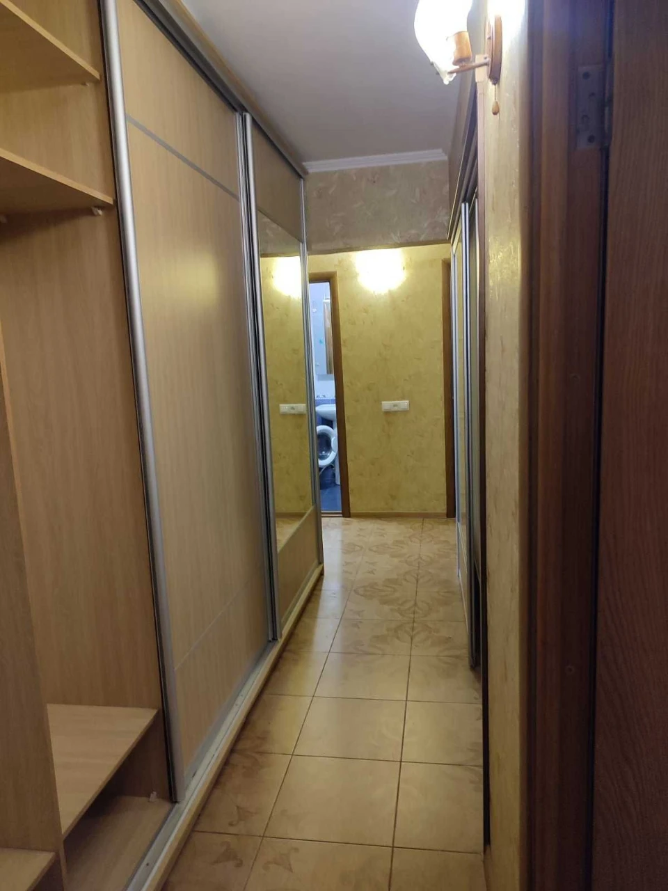 Продам 3-х кімнатну квартиру з ремонтом і мебелью