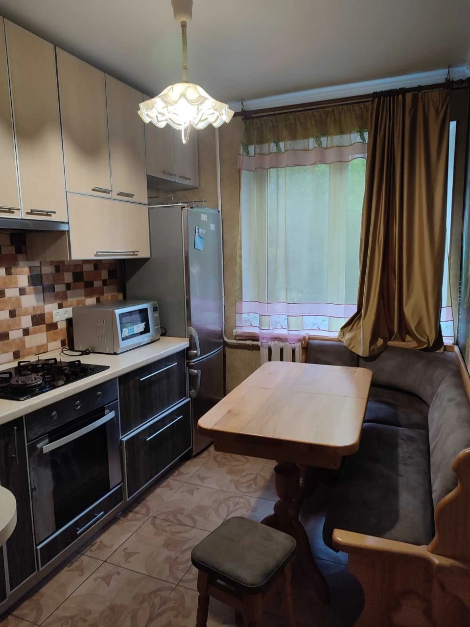 Продам 3-х кімнатну квартиру з ремонтом і мебелью
