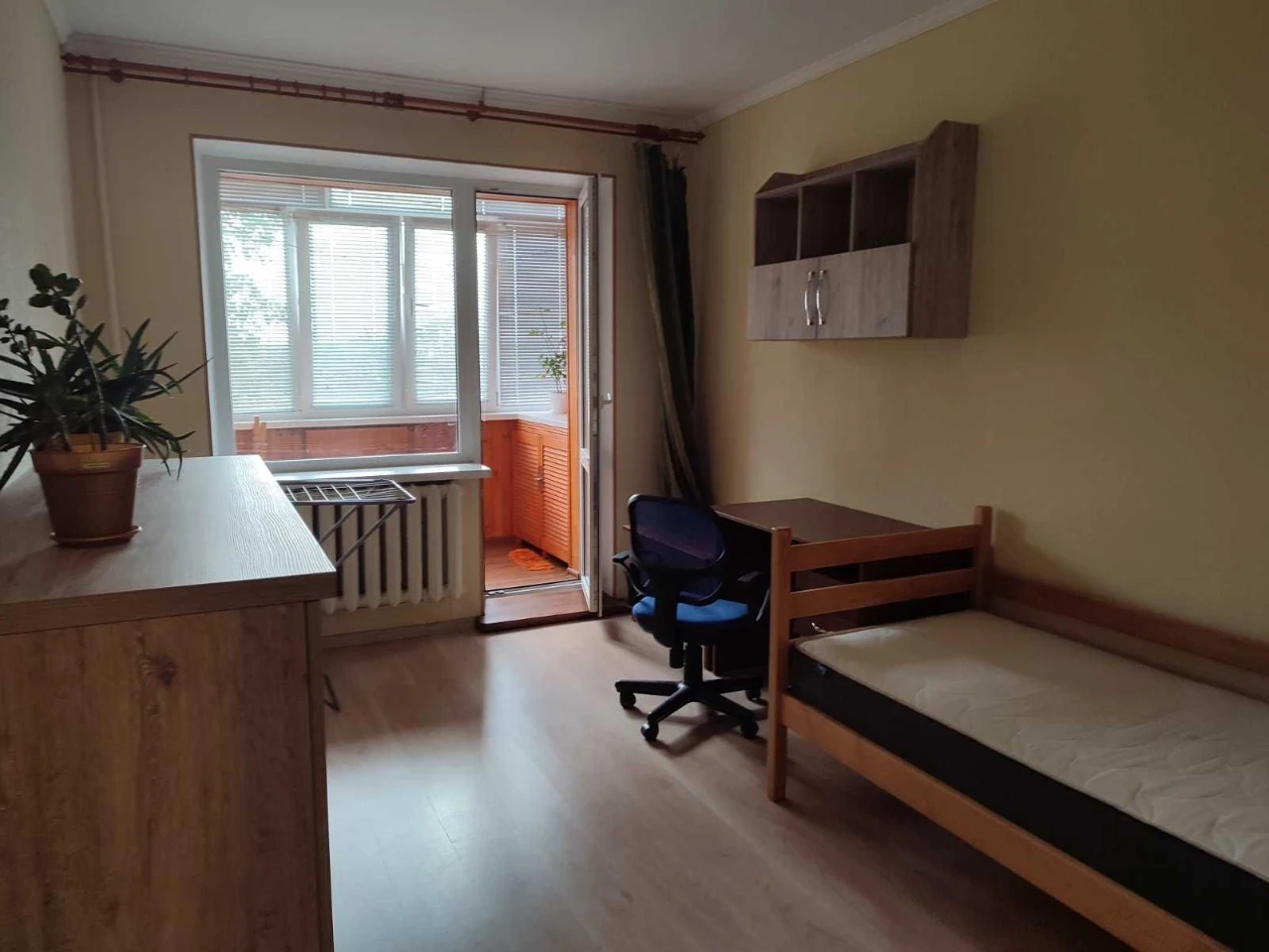 Продам 3-х кімнатну квартиру з ремонтом і мебелью
