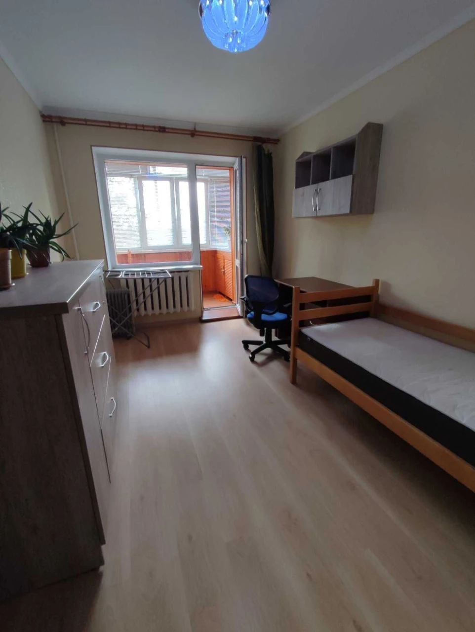 Продам 3-х кімнатну квартиру з ремонтом і мебелью