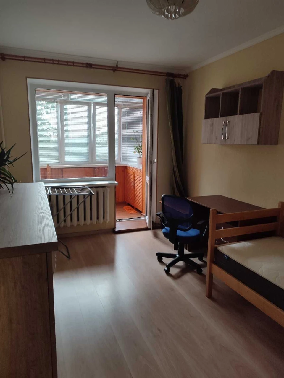 Продам 3-х кімнатну квартиру з ремонтом і мебелью
