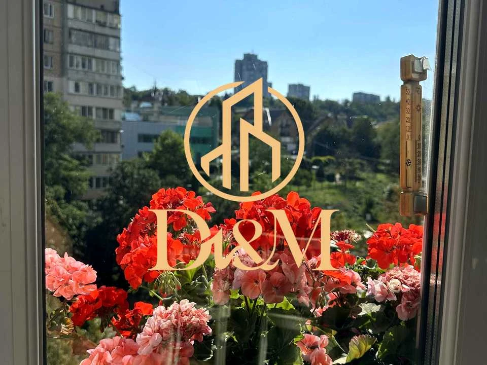 2-room apartment. Kyiv, Mokra St.