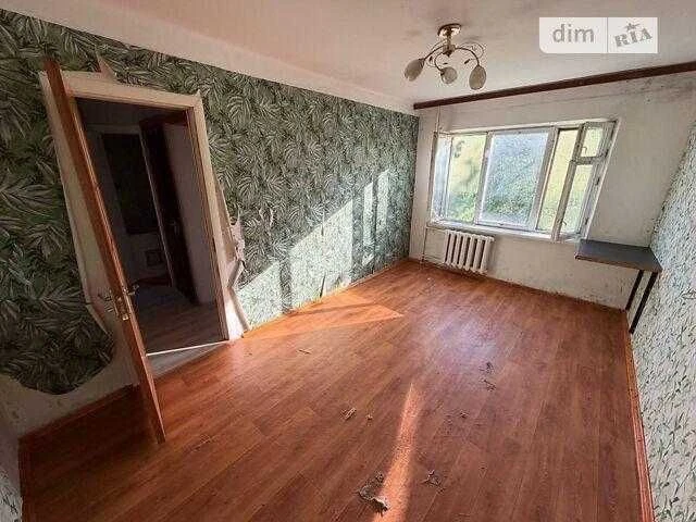 For sale, two-room apartment at Lesya Kurbas 18, Sviatoshynskyi.