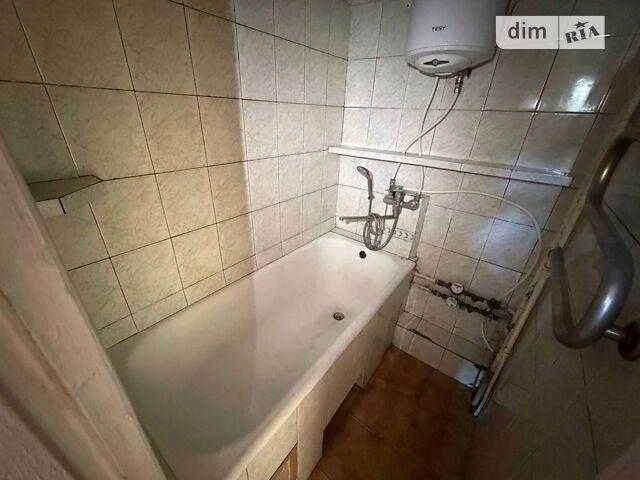 For sale, two-room apartment at Lesya Kurbas 18, Sviatoshynskyi.