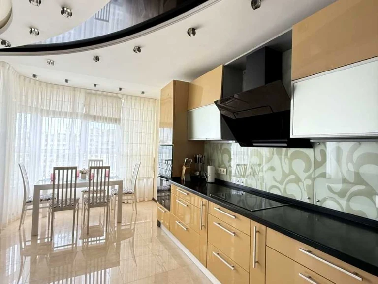 3-room apartment. Odesa, Князя Ярослава Мудрого street.